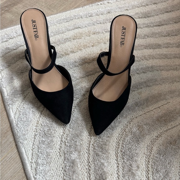 JustFab Black Pointed Heels - Picture 1 of 8